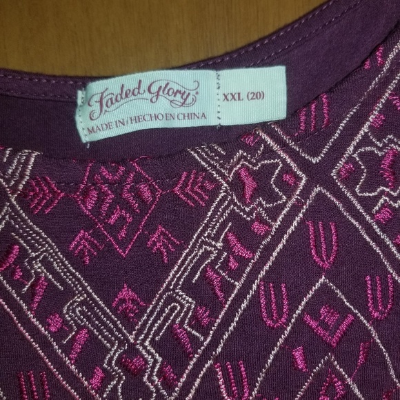 Embroidered tank w/ split back - Picture 2 of 3